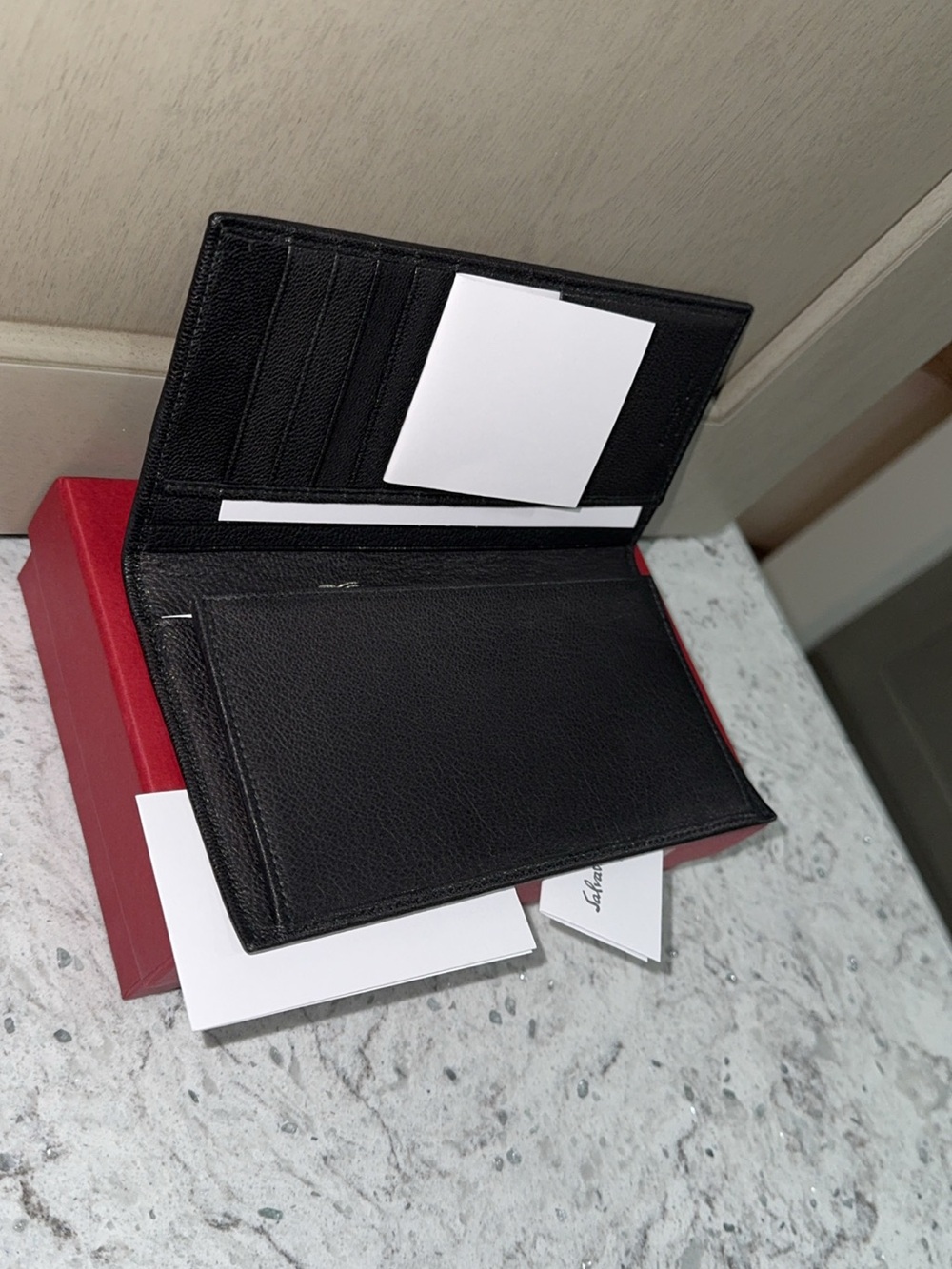 Salvatore Ferragamo Men/Women Black Leather Bi-Fold Wallet -AUTHENTIC NEW IN BOX - Picture 7 of 10